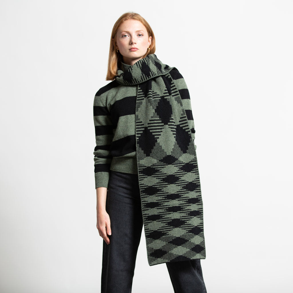 ARGYLE BLANKET SCARF KHAKI BLACK - GREEN THOMAS