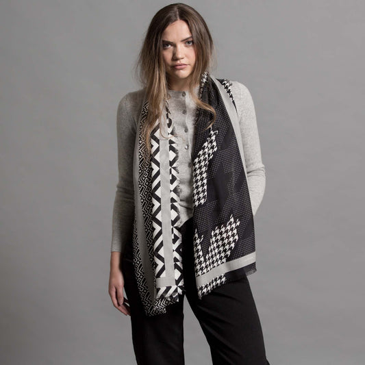 TILE WOOL SILK LONG SCARF BLACK WHITE - GREEN THOMAS